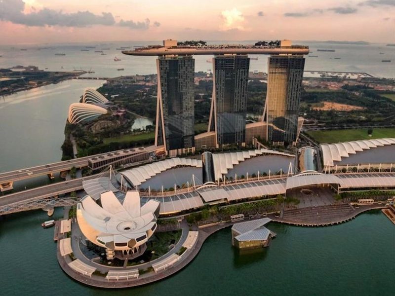 Отель Marina Bay Sands и залив Марина-Бэй в Сингапуре