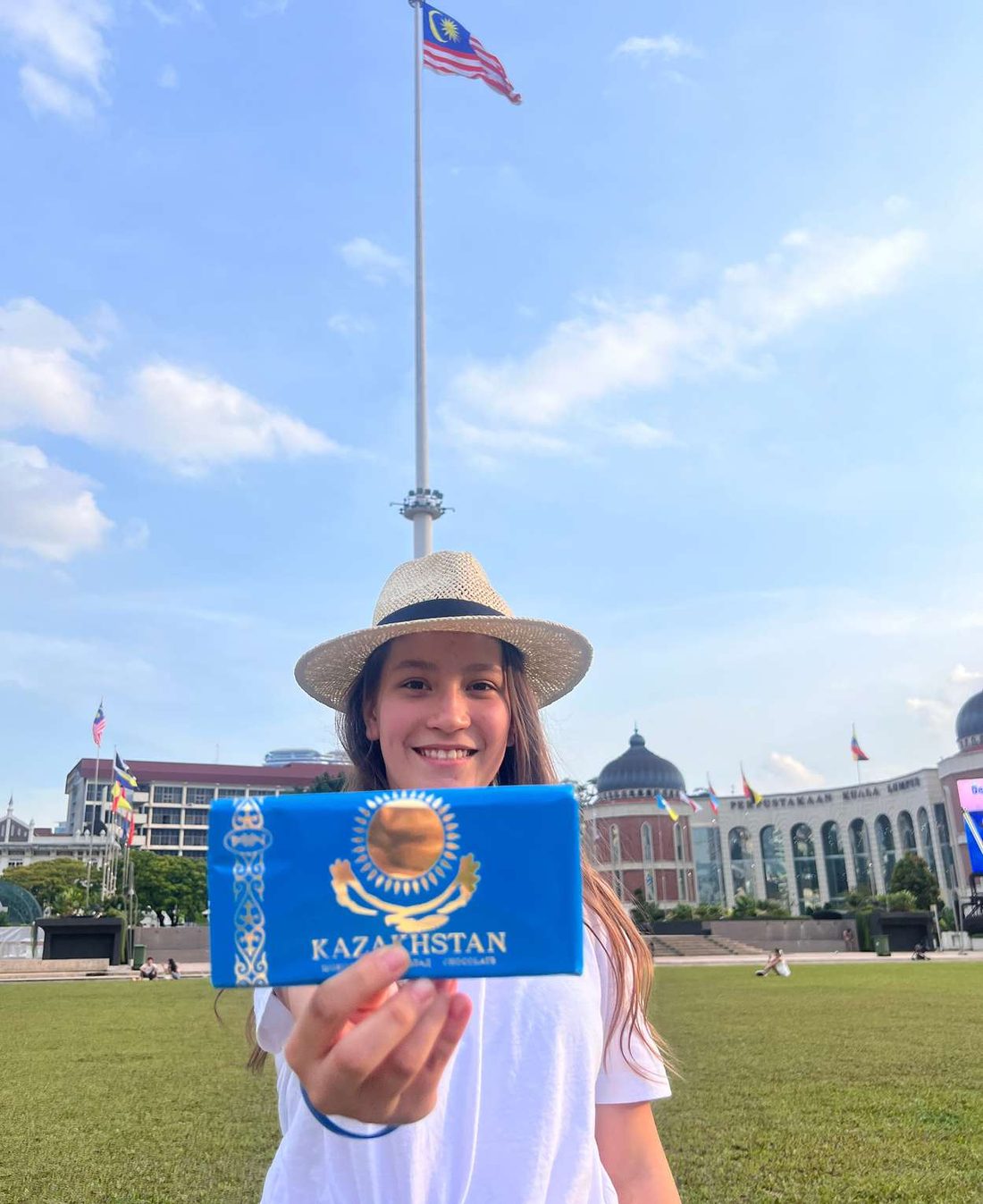 Участница лагеря на площади Мердека в Куала-Лумпуре